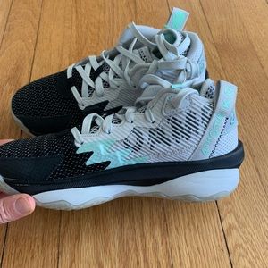 Adidas Dame kids (sz 3 1/2) basketball sneakers. Very Good condition!